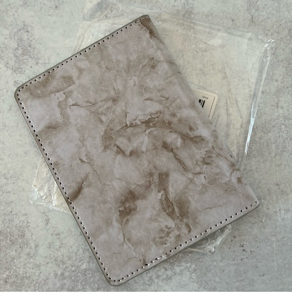 🌼 United States Passport Cover, Grey Marble Vegan Leather - Picture 4 of 4